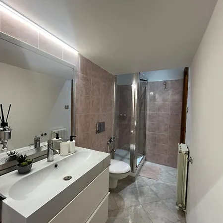 A Due Passi Da * Gênes