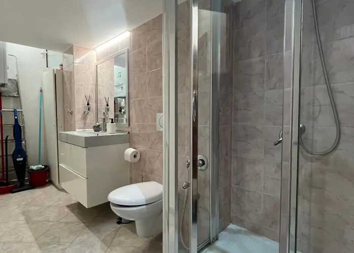 A Due Passi Da * Genova